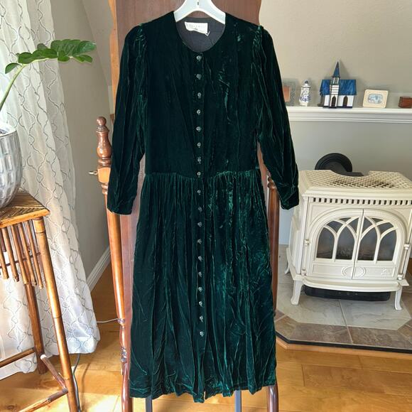 Eileen West Dresses & Skirts - Vintage Eileen West Velvet Long Sleeve Dress Green Sz 6 button up holiday
